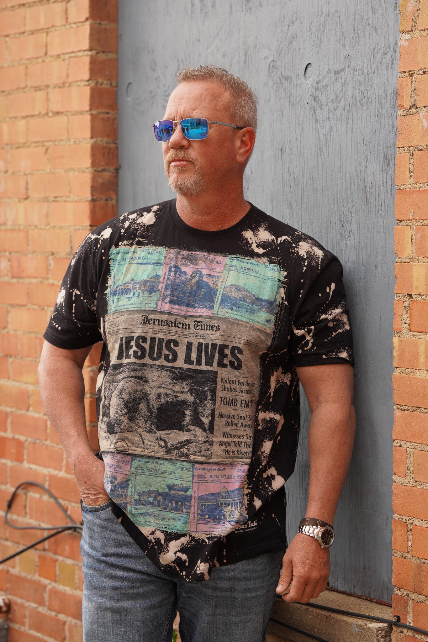 JESUS LIVES
